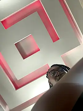 YallianaBrooks online show from December 2, 8:00 pm