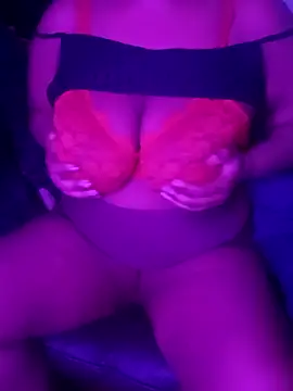 Nisha Benz online show from September 22, 8:07 pm