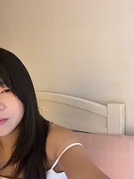 Snapshot of Ella-A9 chatting on October 17, 5:05 pm Ella-A9 online show from October 17, 5:05 pm