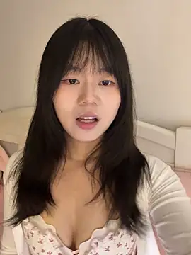 Snapshot of Ella-A9 chatting on October 14, 4:53 pm Ella-A9 online show from October 14, 4:53 pm