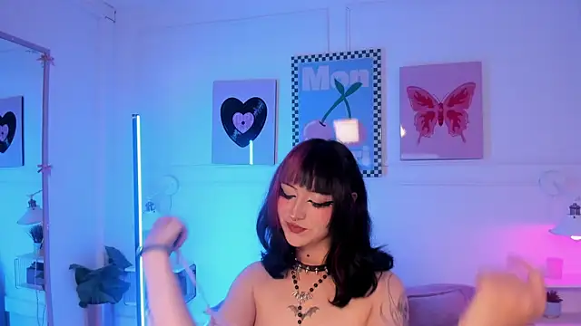 Zoe Lynch  online show from July 13, 12:06 pm