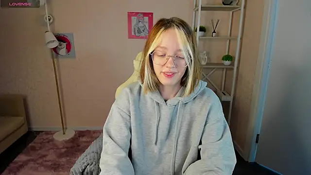 Snapshot of R0cket_bunny chatting on October 3, 1:11 am R0cket bunny online show from October 3, 1:11 am