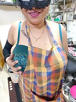 Queen Nightt online show from February 24, 3:27 am