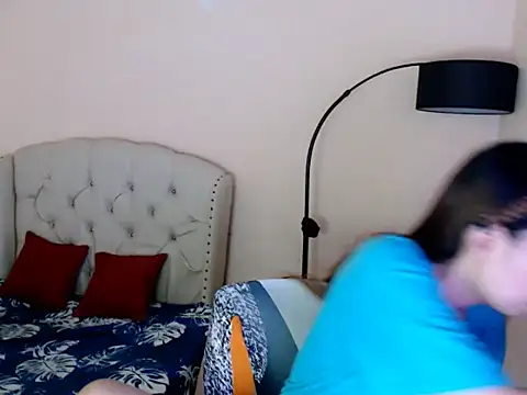 ShantalFoxxy  online show from June 23, 10:41 pm