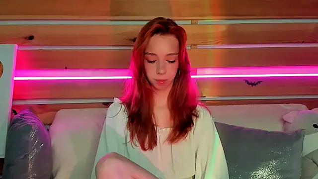 Lori Williams online show from November 11, 1:01 am