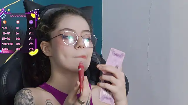 RavennMoonn online show from March 7, 1:40 pm