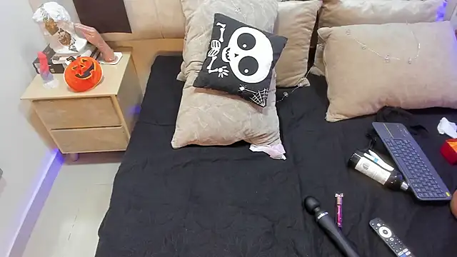 AbbyBeck online show from October 30, 4:19 pm