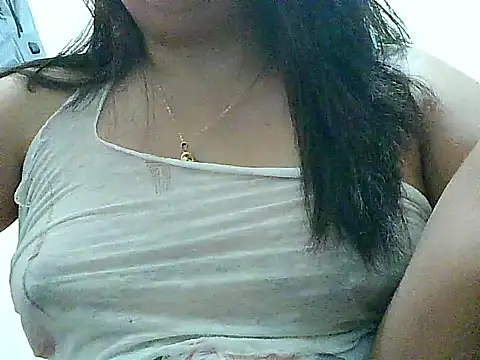 Snapshot of fresh_rosie chatting on October 12, 12:46 am fresh rosie online show from October 12, 12:46 am