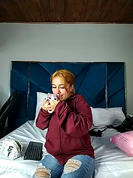 Snapshot of sara-lopez1 chatting on October 27, 1:23 am sara-lopez1 online show from October 27, 1:23 am