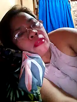 Snapshot of Huge_mama69 chatting on September 13, 8:17 pm Huge mama69 online show from September 13, 8:17 pm