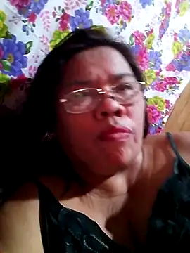 Snapshot of Huge_mama69 chatting on September 22, 2:21 am Huge mama69 online show from September 22, 2:21 am