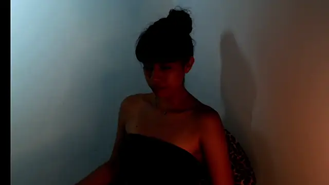 meganmiauu online show from July 9, 9:33 am