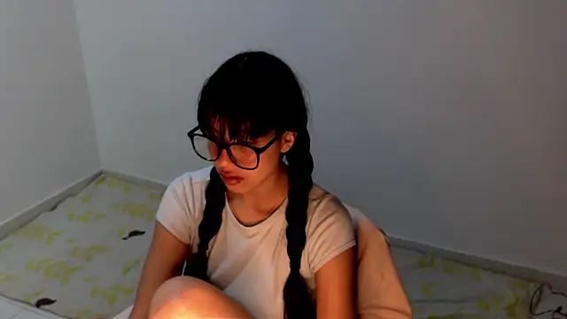 meganmiauu online show from June 3, 4:57 am