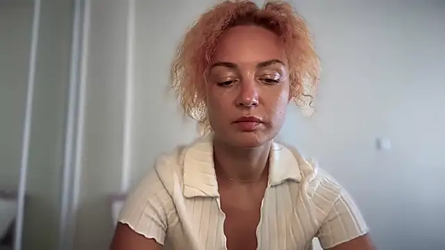 Reddgiirl online show from July 12, 5:25 pm