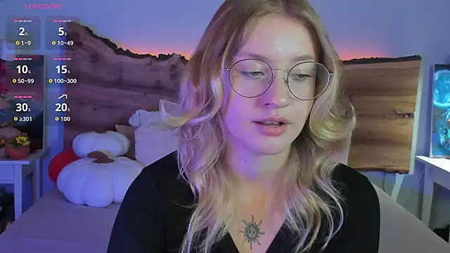 Nerissa xo online show from October 3, 8:14 pm