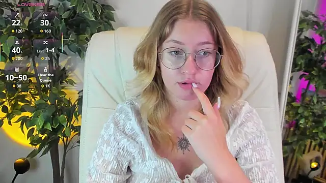 Nerissa xo online show from October 4, 8:57 pm