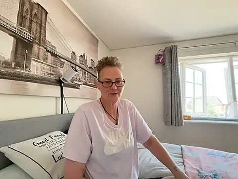 Curvy-Jinx online show from July 3, 2:01 pm