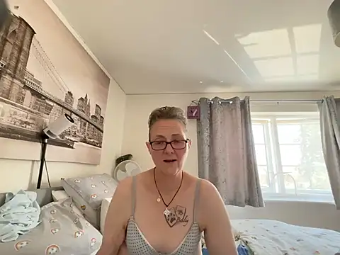 Curvy-Jinx online show from June 23, 10:13 am