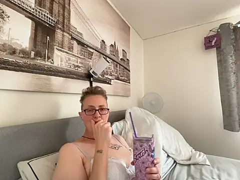 Curvy-Jinx online show from July 10, 1:11 pm