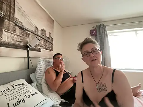 Curvy-Jinx online show from July 13, 7:03 pm