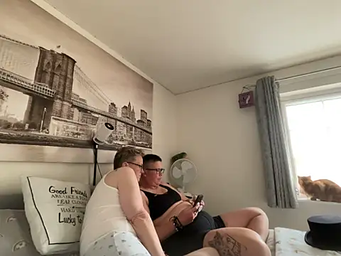 Curvy-Jinx online show from June 14, 7:25 pm