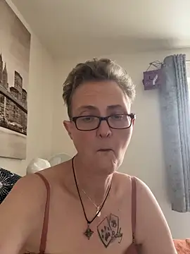 Curvy-Jinx online show from February 6, 1:36 pm