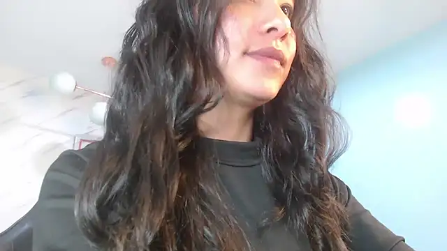 victoria hernandez t  online show from June 18, 1:05 pm
