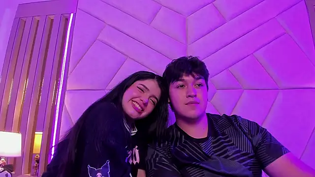 EmilyANDrew  online show from January 10, 4:50 am