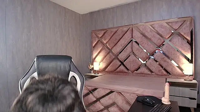 Alyssa Brynn1 online show from December 4, 2:30 pm