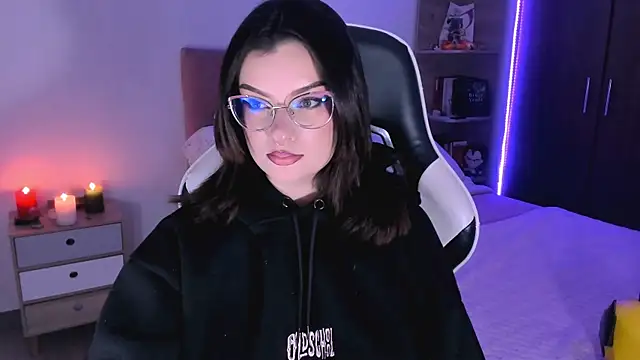 OphelianaRose33 online show from October 18, 10:22 pm