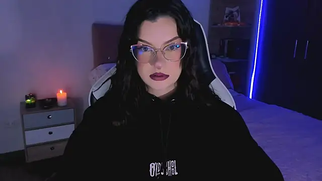 OphelianaRose33 online show from October 3, 12:05 am