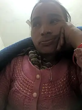 Hot raaani online show from January 10, 2:22 pm