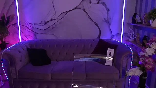 DiamondGoldie online show from September 12, 7:29 am