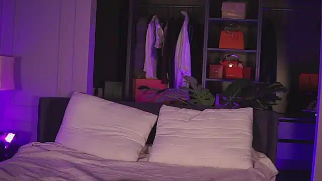 Monique Celeste online show from April 30, 3:23 am
