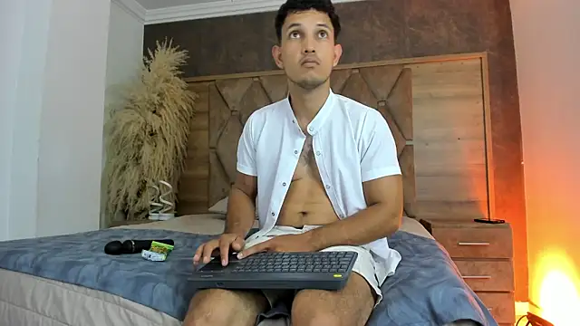 EimyAndMaxi online show from July 12, 7:25 pm