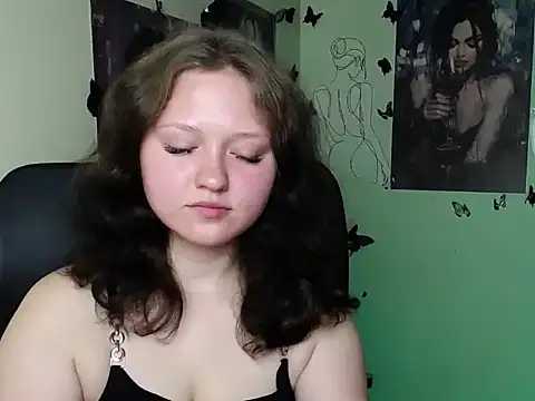 LadyAlice  online show from July 4, 6:31 am