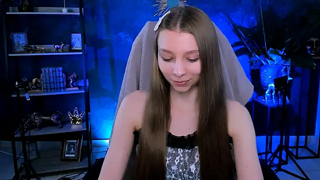 JulieDaniel online show from June 18, 9:14 am
