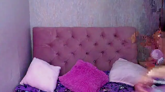 Snapshot of laurenelove chatting on September 9, 3:06 am laurenelove online show from September 9, 3:06 am