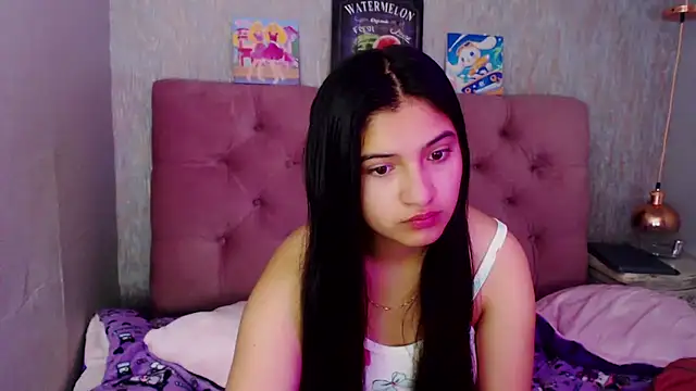Snapshot of laurenelove chatting on September 13, 4:31 am laurenelove online show from September 13, 4:31 am