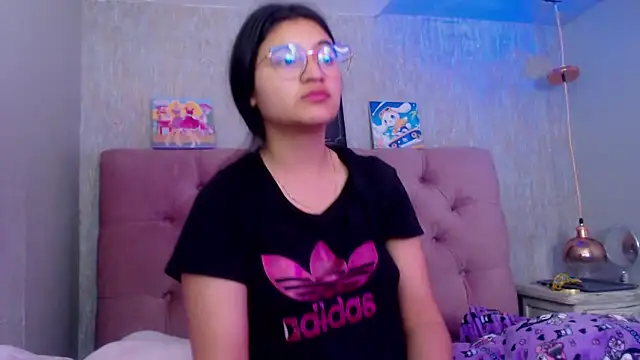 Snapshot of laurenelove chatting on September 22, 8:13 am laurenelove online show from September 22, 8:13 am