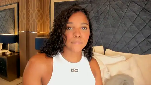 LisaMendez online show from July 1, 9:25 pm