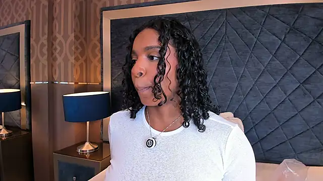 LisaMendez online show from July 10, 4:24 am