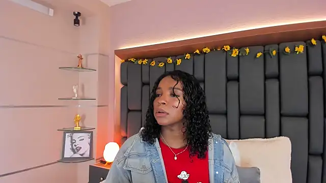 LisaMendez online show from November 27, 3:53 am