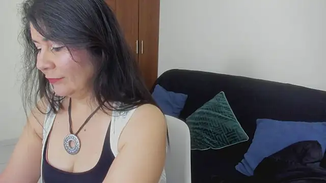 kiraGeiner online show from June 18, 1:07 am