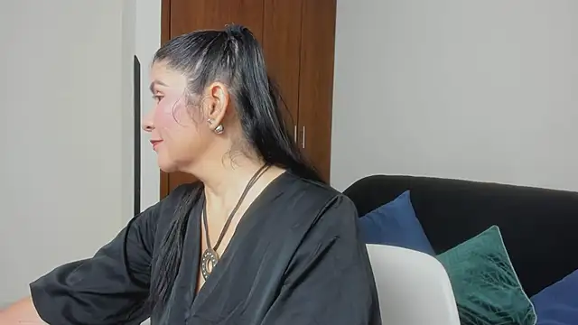 kiraGeiner online show from June 8, 1:12 am