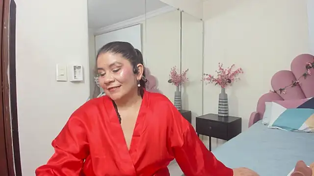 kiraGeiner online show from March 6, 8:15 pm