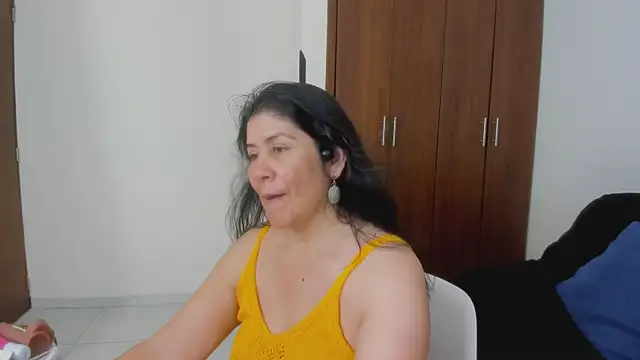 kiraGeiner online show from June 24, 1:04 am