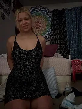 thatgurlred online show from January 18, 11:17 am