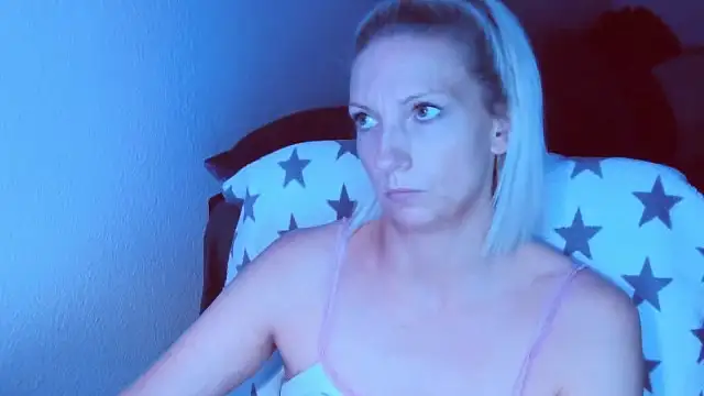 SexyJulia21 online show from June 22, 8:22 am