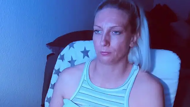 SexyJulia21 online show from June 16, 6:14 am